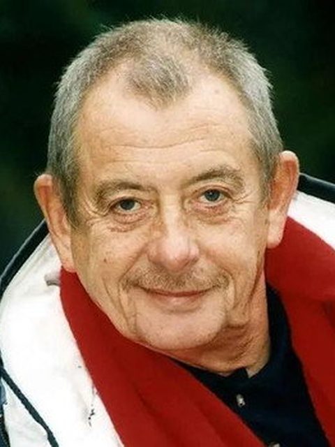Derek Fowlds