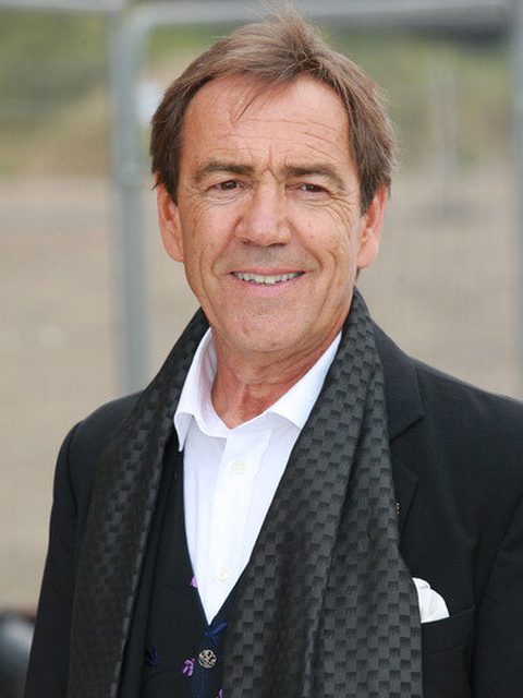 Robert Lindsay
