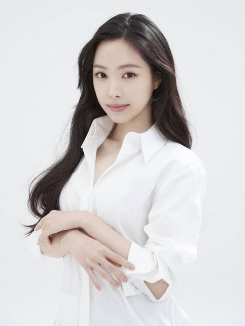Son Na Eun